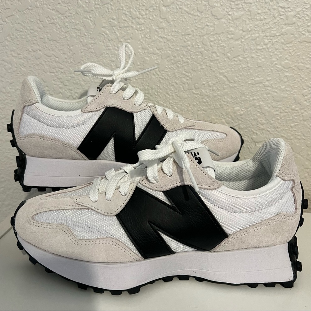 New balance 327 Black and White NEW M5/W6.5